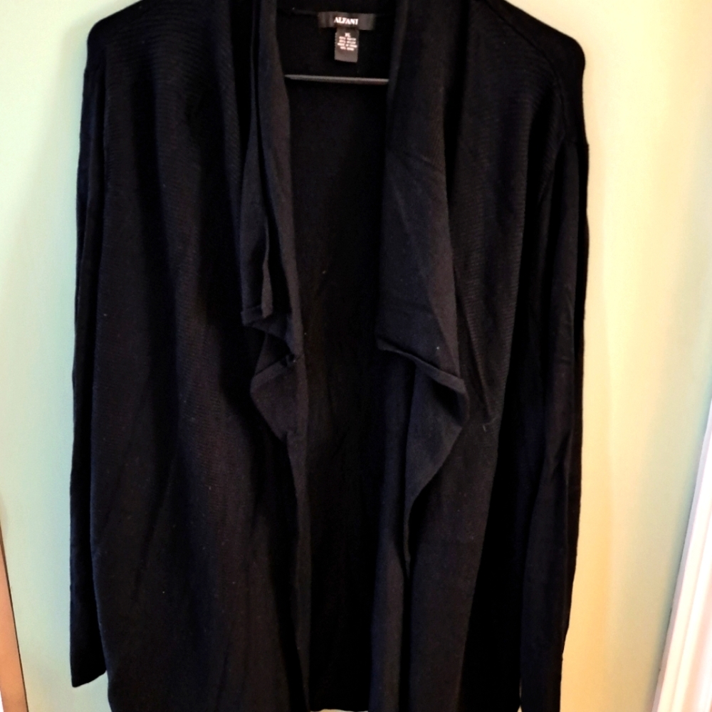 Sweater cardigan heavy good quality fabric!